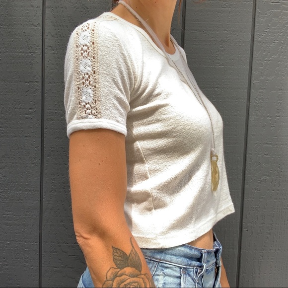 SOLD!!Mona cropped knit tee with crochet shoulder and sleeve Sz 38/40 - Picture 2 of 4